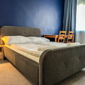 Demi Hostal
